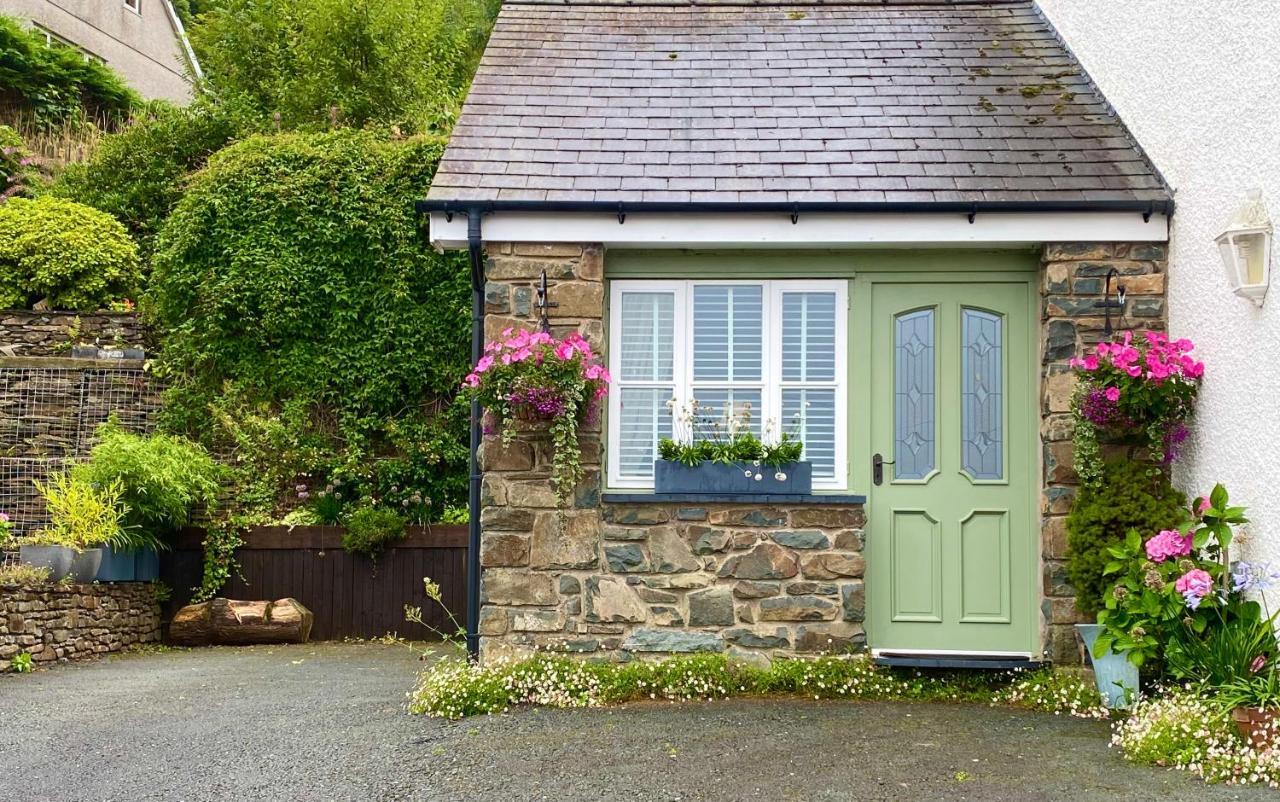 Snowdonia Snug - Studio Style Accommodation Dolgellau Exterior photo